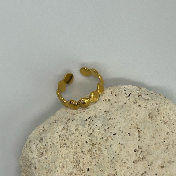 Seashell Linked Gold Plated Ring - Picture 6 of 7